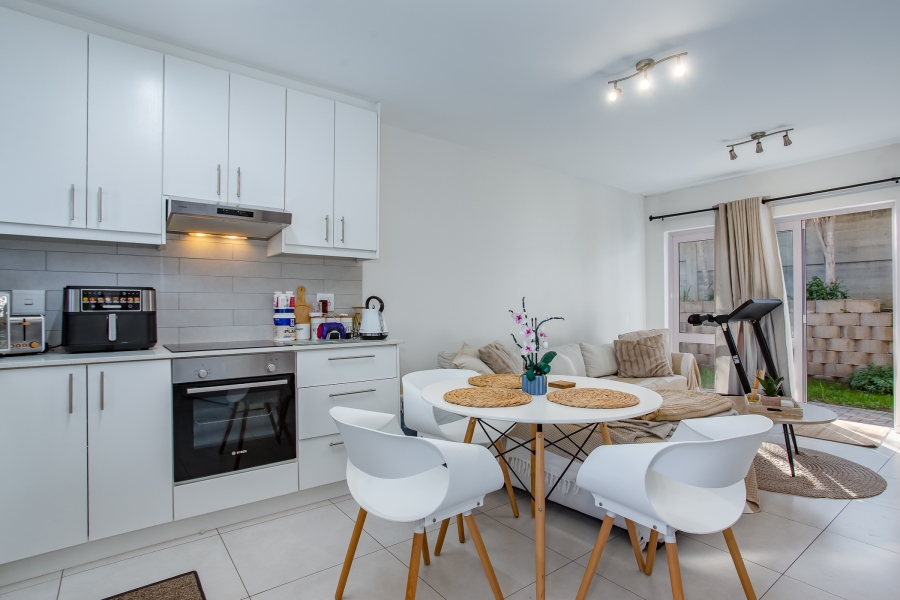 2 Bedroom Property for Sale in Honeydew Country Estate Western Cape